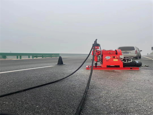 八步马路路基路面开裂下沉注浆加固灌浆