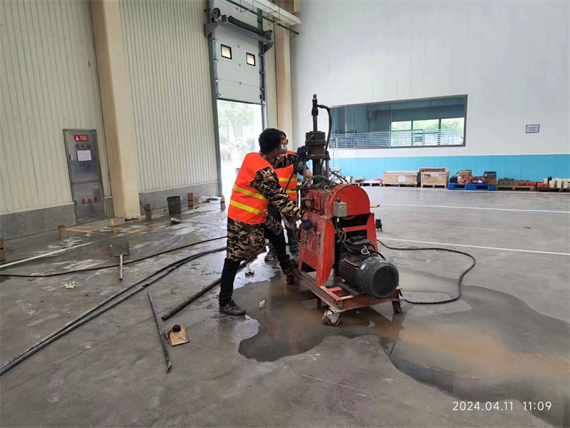 八步厂房地面下沉塌陷注浆加固施工